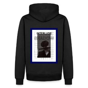 INTERLUDE SHADOW - Männer Premium Bio Hoodie - Schwarz - Hinten - Nico (187cm)