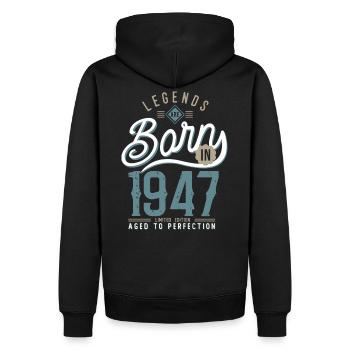 legends are born in 1947, anniversaire 75 ans - Sweat à capuche Premium bio Homme - noir - Dos - Nico (187cm)