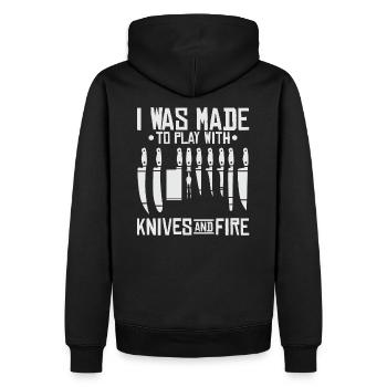 Kochen - I was made to play with knives and fire - Männer Premium Bio Hoodie - Schwarz - Hinten - Nico (187cm)