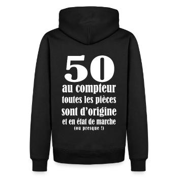 50 ans humour 50 E anniverdaire 50 Ans - Sweat à capuche Premium bio Homme - noir - Dos - Nico (187cm)