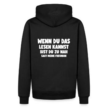 WENN DU DAS LESEN KANNST BIST DU ZU NAH - FREUNDIN - Männer Premium Bio Hoodie - Schwarz - Hinten - Nico (187cm)