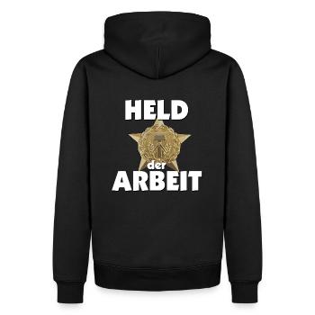 Held der Arbeit Abzeichen DDR Ostalgie - Männer Premium Bio Hoodie - Schwarz - Hinten - Nico (187cm)