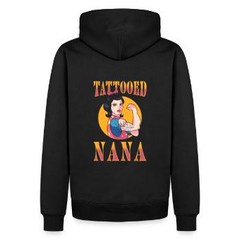 Tätowiererin Tätowierte Nana mit eingefärbter - Männer Premium Bio Hoodie - Schwarz - Hinten - Nico (187cm)