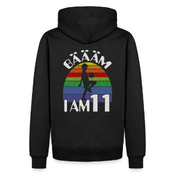 11 anniversaire des enfants de football - Sweat à capuche Premium bio Homme - noir - Dos - Nico (187cm)