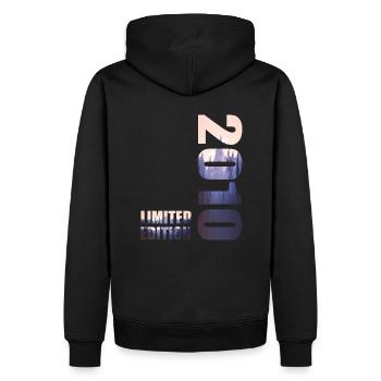 Idée d’anniversaire de t-shirt édition limitée 2010 - Sweat à capuche Premium bio Homme - noir - Dos - Nico (187cm)