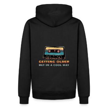 Retro Kassette Oldschool - Männer Premium Bio Hoodie - Schwarz - Hinten - Nico (187cm)