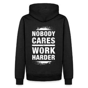 Personne ne s’en soucie - Travailler plus dur - léger - Sweat à capuche Premium bio Homme - noir - Dos - Nico (187cm)
