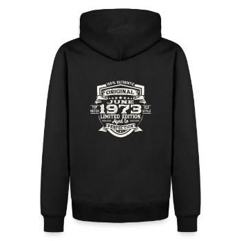 50e anniversaire Juin Millésime 1973 Bouclier original - Sweat à capuche Premium bio Homme - noir - Dos - Nico (187cm)