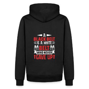 Ein Black Belt ist ein White Belt, der nie aufgegeben hat - Männer Premium Bio Hoodie - Schwarz - Hinten - Nico (187cm)