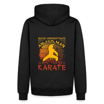 Ne sous-estimez jamais un vieil homme qui s’entraîne au karaté - Sweat à capuche Premium bio Homme - noir - Dos - Nico (187cm)