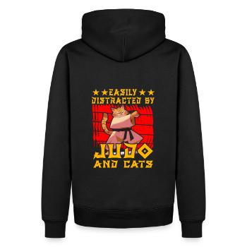 Leicht ablenken durch Judo und Katzen - Männer Premium Bio Hoodie - Schwarz - Hinten - Nico (187cm)
