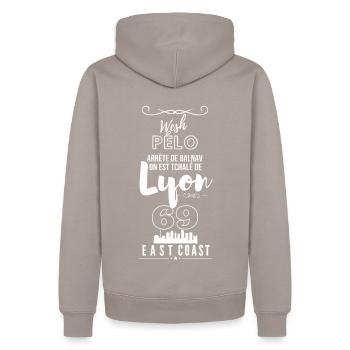 Lyon, le t-shirt pour les gones du 69 ! (blanc) - Sweat à capuche Premium bio Homme - taupe - Dos - Nico (187cm)
