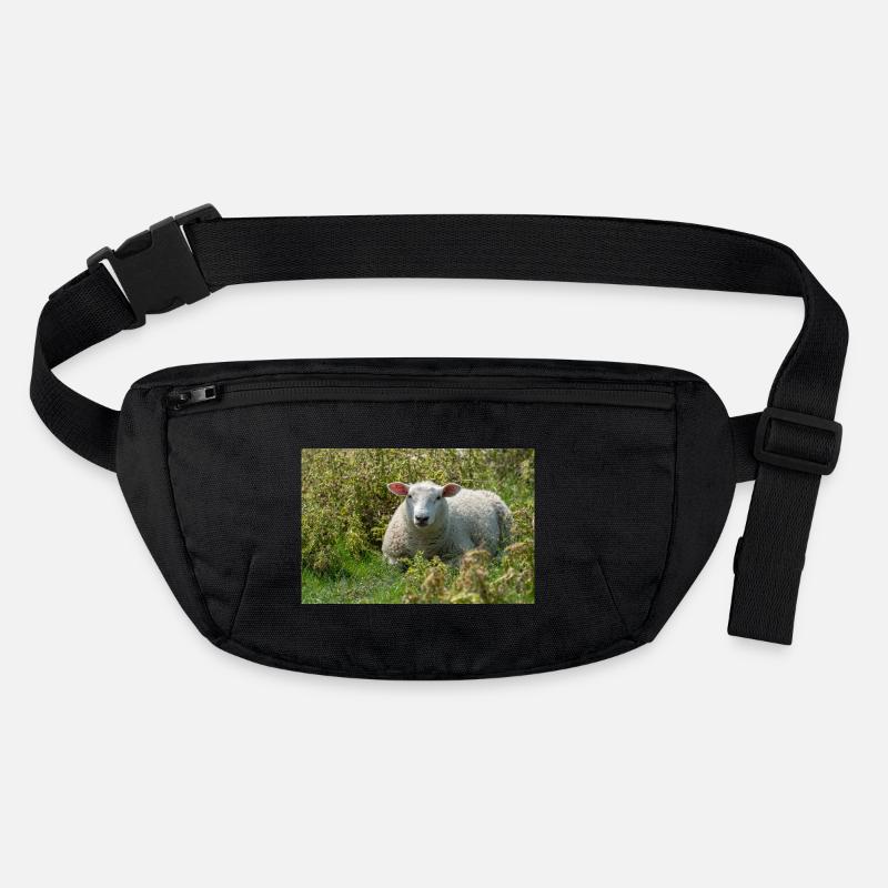Moutons allongés dans l’herbe - Affiche Sac banane recyclé Stanley/Stella