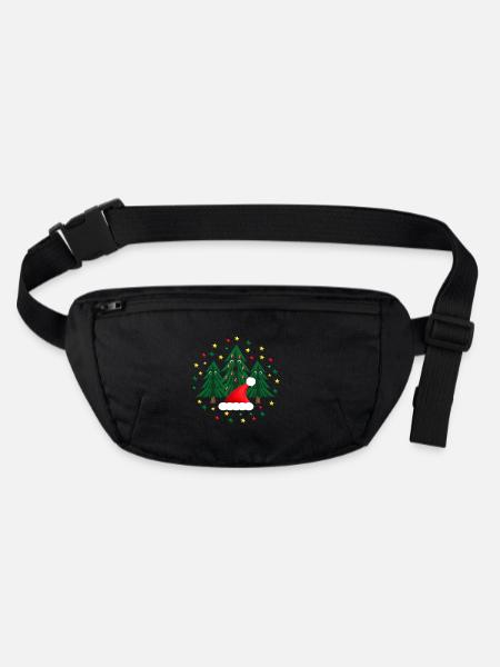 Weihnachtsmarkt Tannen mit Weihnachtsmütze. - Stanley/Stella recycelte Gürteltasche - Schwarz - Vorne