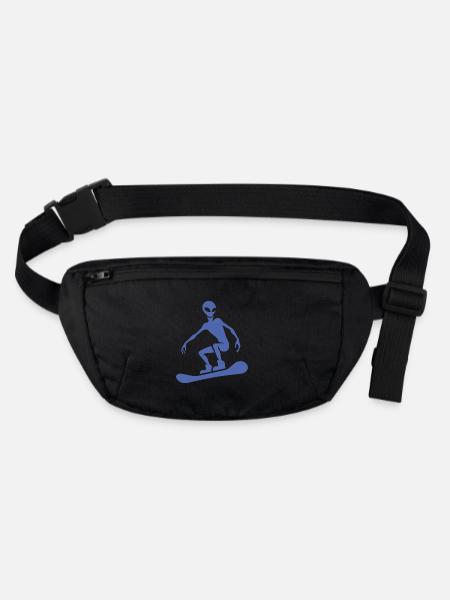 Minimalistisches Design: Alien Snowboarder - Stanley/Stella recycelte Gürteltasche - Schwarz - Vorne