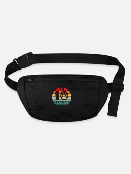 J’ai 10 ans en années de chien - Sac banane recyclé Stanley/Stella - noir - Devant