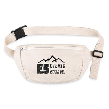E5 Alpenüberquerung - Der Weg ist das Ziel - Stanley/Stella recycelte Gürteltasche - Naturweiß - Vorne