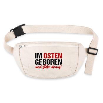 Im Osten Geboren Und Stolz Drauf! DDR Ossi Motto - Stanley/Stella recycelte Gürteltasche - Naturweiß - Vorne