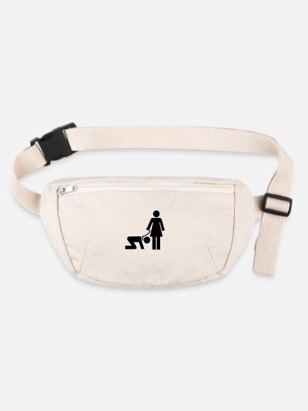 Frau mit Mann an der Leine - Stanley/Stella recycelte Gürteltasche - Naturweiß - Vorne