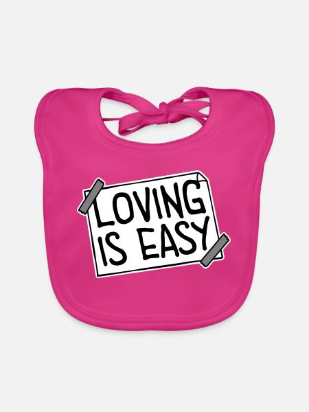 Loving Is Easy Inspirierend Romantisch Spruch Logo - Baby Bio-Lätzchen - Fuchsia - Vorne