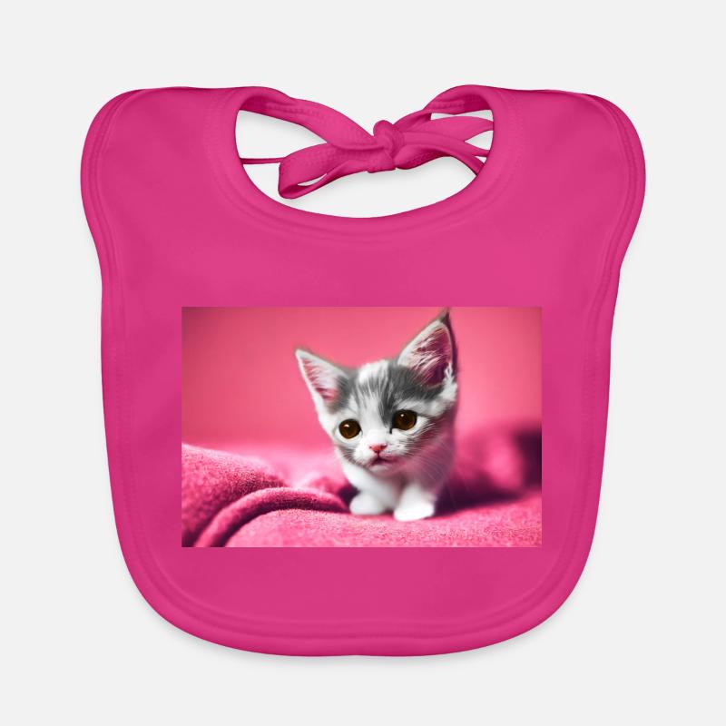 Süßes Kätzchen sitzt auf einer rosa Decke Baby Bio-Lätzchen