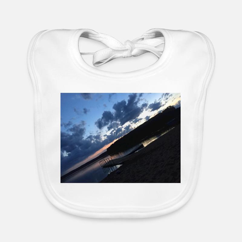 Coucher de soleil sur le lac avec un bateau en briques Bavoir bio Bébé