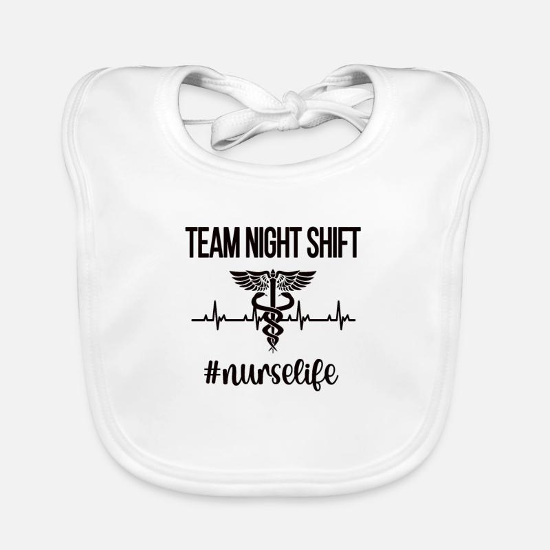 Infirmière de quart de nuit de l’équipe Bavoir bio Bébé