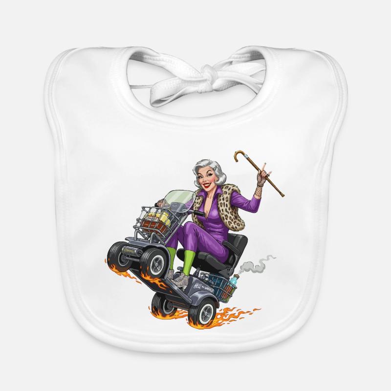 Mamie violette sur un scooter de mobilité de course Bavoir bio Bébé