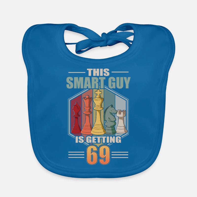 Smart Guy Is Getting 69 Retro Schach 69 Geburtstag Baby Bio-Lätzchen