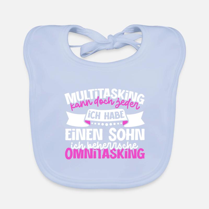 Multitasking kann jeder - Mutter und Sohn Baby Bio-Lätzchen