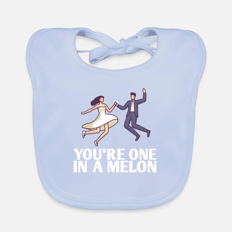 Ils ne font qu’un dans un design de mariage melon pour le Bavoir bio Bébé