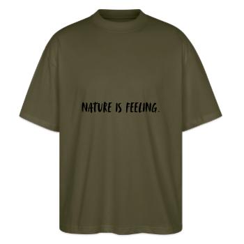Nature is feeling. Nature is a feeling. - Stanley/Stella Oversized Unisex Organic T-shirt Blaster 2.0 - khaki - Front - Alina (178cm) & Michal (187cm)