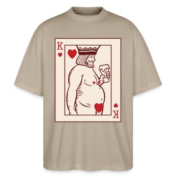 König der Herzen, Humorkarten, Aperitif und Leidenschaft für das Spiel - Stanley/Stella Oversized Unisex Bio T-Shirt Blaster 2.0 - Steingrau - Vorne - Alina (178cm) & Michal (187cm)