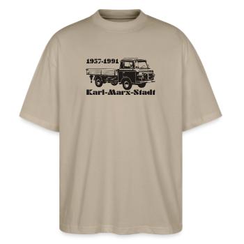 Barkas Pritsche - Stanley/Stella Oversized Unisex Bio T-Shirt Blaster 2.0 - Steingrau - Vorne - Alina (178cm) & Michal (187cm)
