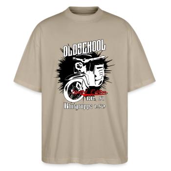 Simson Schwalbe Moped - Stanley/Stella Oversized Unisex Bio T-Shirt Blaster 2.0 - Steingrau - Vorne - Alina (178cm) & Michal (187cm)