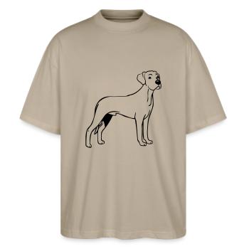 Hund Rhodesian Ridgeback - Stanley/Stella Oversized Unisex Bio T-Shirt Blaster 2.0 - Steingrau - Vorne - Alina (178cm) & Michal (187cm)