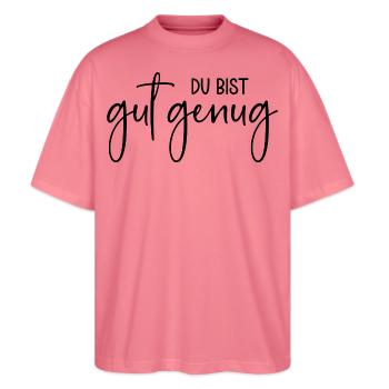 Du bist gut genug - Stanley/Stella Oversized Unisex Bio T-Shirt Blaster 2.0 - Pink  - Vorne - Alina (178cm) & Michal (187cm)