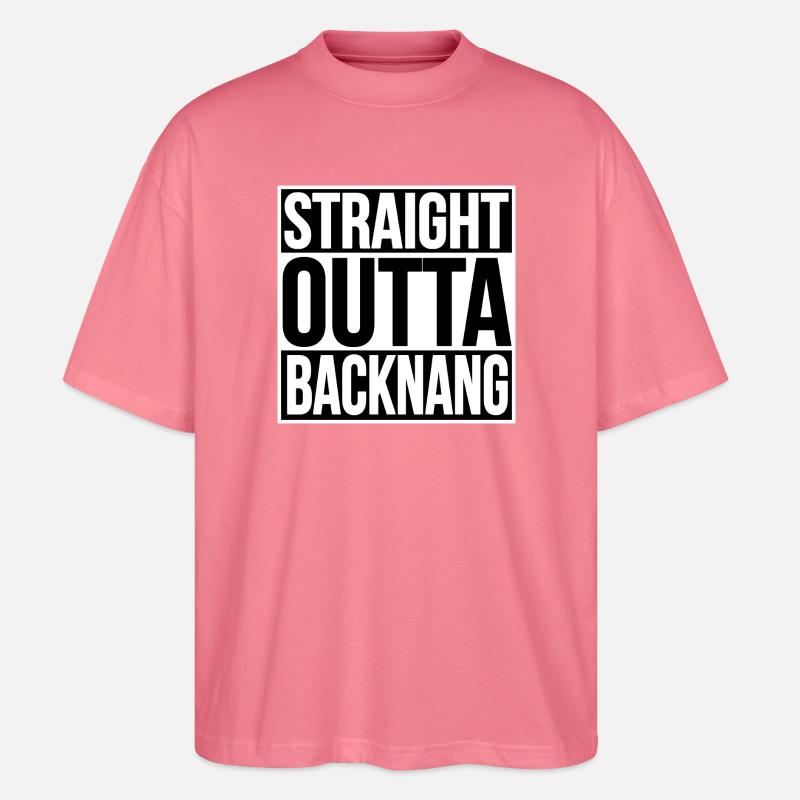 STRAIGHT OUTTA BACKNANG - Stanley/Stella Oversized Unisex Bio T-Shirt Blaster 2.0 - Pink 
