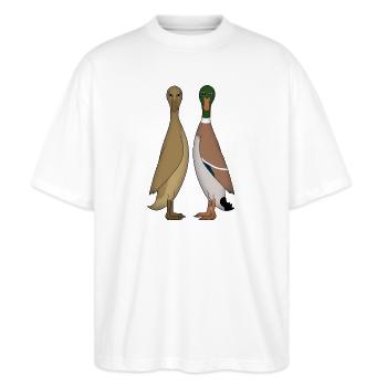 Zwei Laufenten Kopf vorn - Stanley/Stella Oversized Unisex Bio T-Shirt Blaster 2.0 - Weiß - Vorne - Alina (178cm) & Michal (187cm)