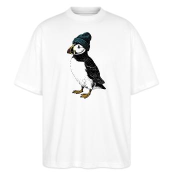 Winter Puffin - Stanley/Stella Oversized Unisex Bio T-Shirt Blaster 2.0 - Weiß - Vorne - Alina (178cm) & Michal (187cm)