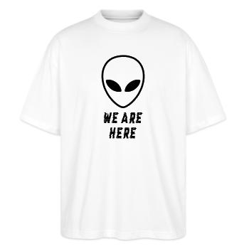 Alien waren hier - Stanley/Stella Oversized Unisex Bio T-Shirt Blaster 2.0 - Weiß - Vorne - Alina (178cm) & Michal (187cm)