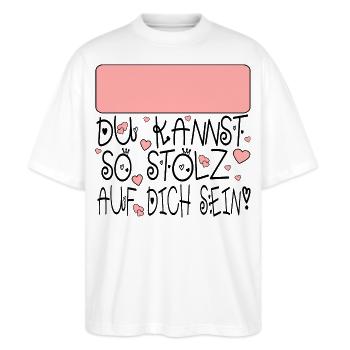Namensschild - Personalisierte Geschenke - STOLZ - Stanley/Stella Oversized Unisex Bio T-Shirt Blaster 2.0 - Weiß - Vorne - Alina (178cm) & Michal (187cm)