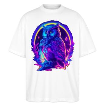 Mystisch leuchtende Eule Neon Synthwave - Stanley/Stella Oversized Unisex Bio T-Shirt Blaster 2.0 - Weiß - Vorne - Alina (178cm) & Michal (187cm)