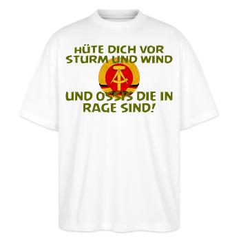 SSW27 OSSIS IN RAGE - Stanley/Stella Oversized Unisex Bio T-Shirt Blaster 2.0 - Weiß - Vorne - Alina (178cm) & Michal (187cm)