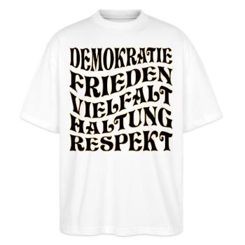 DEMOKRATIE RESPEKT WÄHLEN - Stanley/Stella Oversized Unisex Bio T-Shirt Blaster 2.0 - Weiß - Vorne - Alina (178cm) & Michal (187cm)