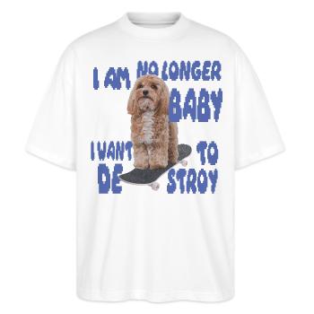 Skater Dog Meme – No Longer Baby - Stanley/Stella Oversized Unisex Bio T-Shirt Blaster 2.0 - Weiß - Vorne - Alina (178cm) & Michal (187cm)