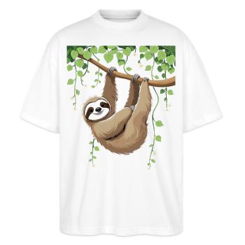 Niedliches Faultier am Baum - Stanley/Stella Oversized Unisex Bio T-Shirt Blaster 2.0 - Weiß - Vorne - Alina (178cm) & Michal (187cm)