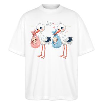 Rosa oder Blauer Storch Baby Überraschung - Stanley/Stella Oversized Unisex Bio T-Shirt Blaster 2.0 - Weiß - Vorne - Alina (178cm) & Michal (187cm)