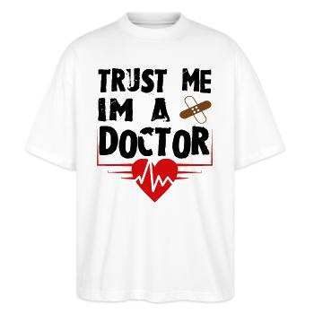 Bin Arzt - Stanley/Stella Oversized Unisex Bio T-Shirt Blaster 2.0 - Weiß - Vorne - Alina (178cm) & Michal (187cm)