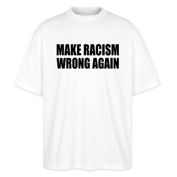 make racism wrong again - Stanley/Stella Oversized Unisex Bio T-Shirt Blaster 2.0 - Weiß - Vorne - Alina (178cm) & Michal (187cm)